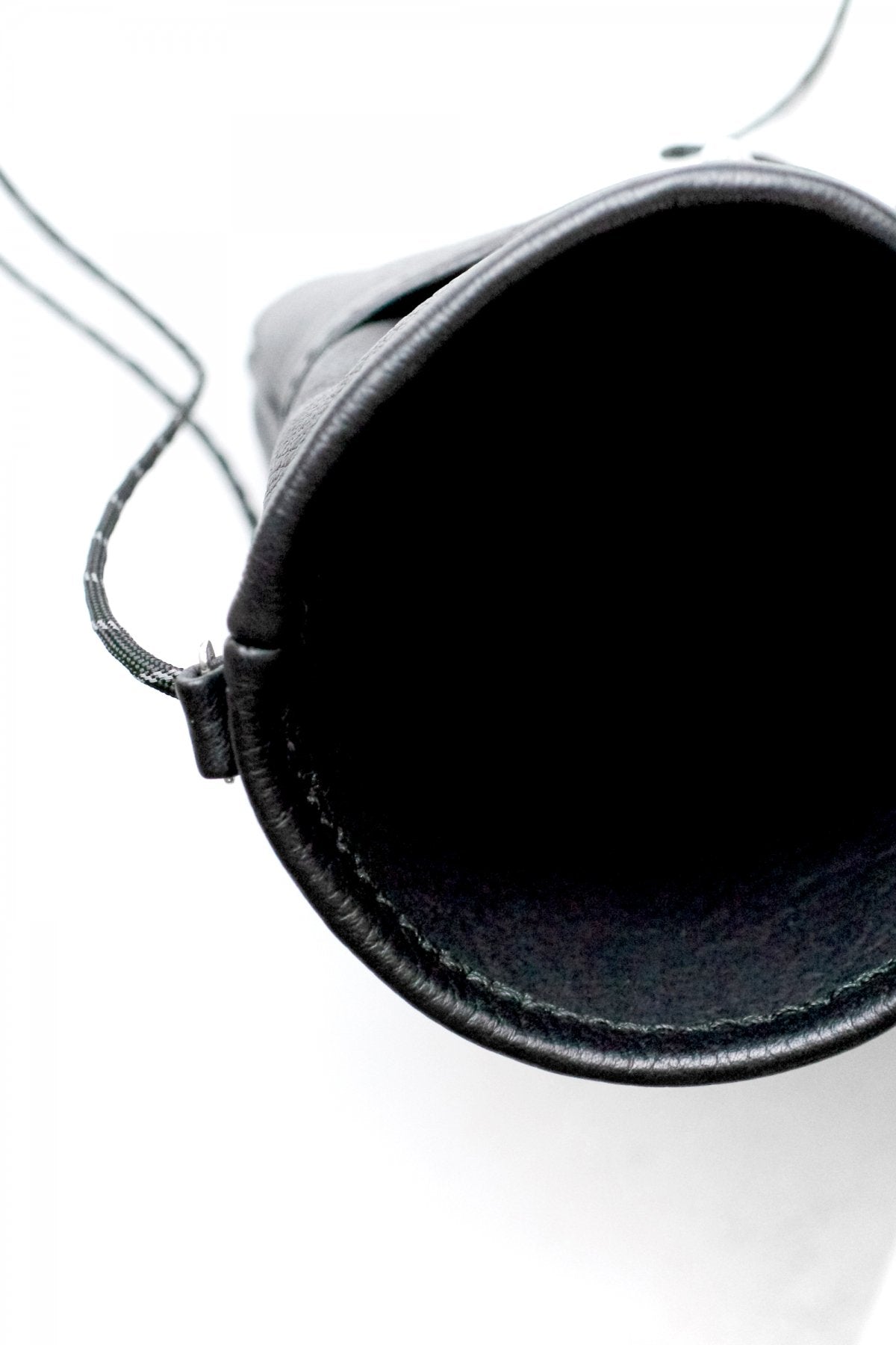Porter Classic - DEER SKIN SACOCHE W/BLACK PEARL 縦型 - BLACK