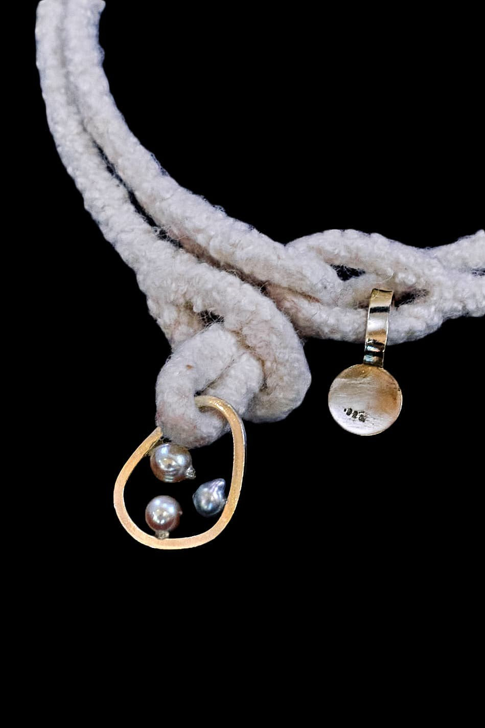 Mariko Tsuchiyama - Yarn necklace - Ivory