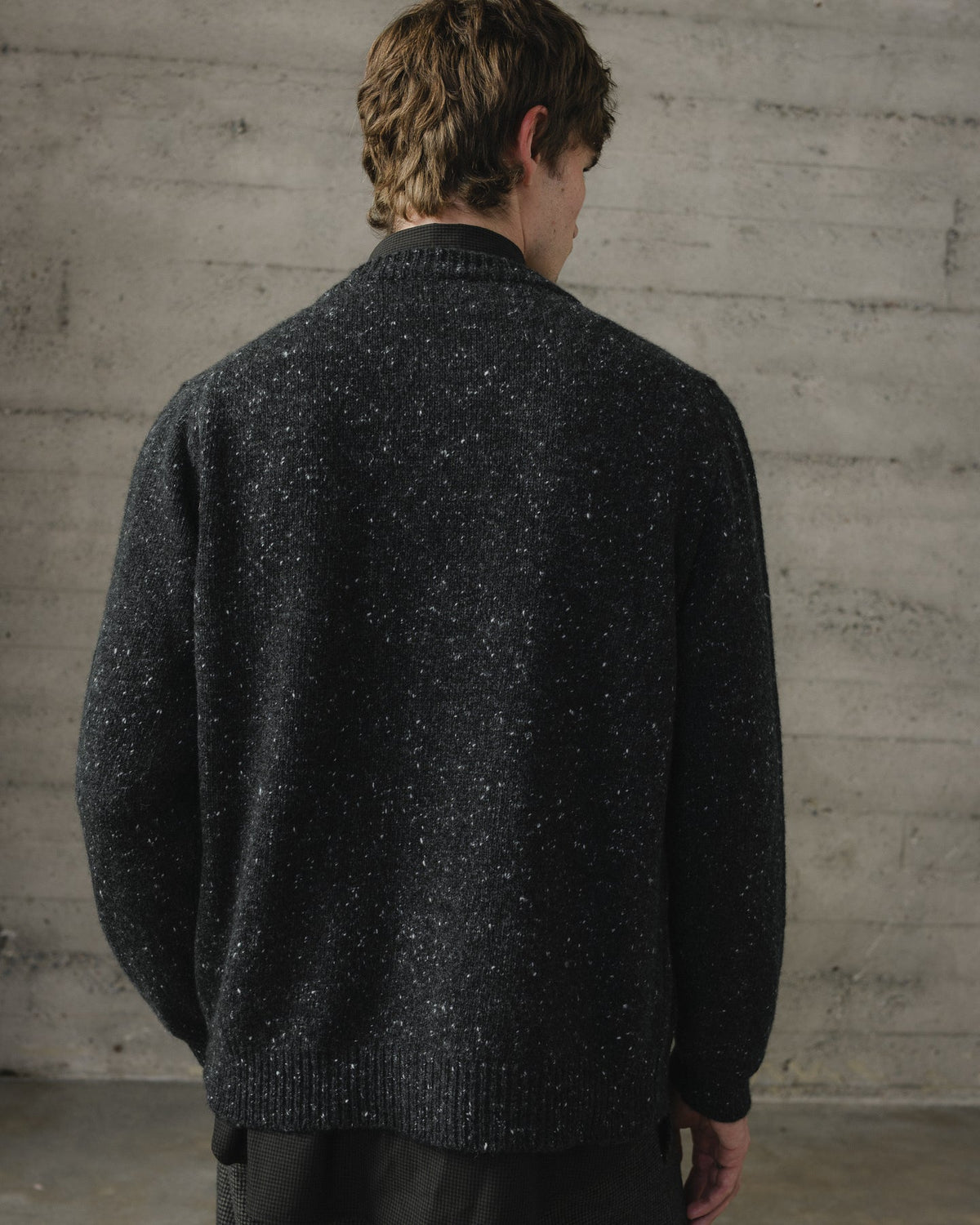 evan kinori - CREWNECK CARDIGAN WOOL/CASHMERE TWEED - BLACK