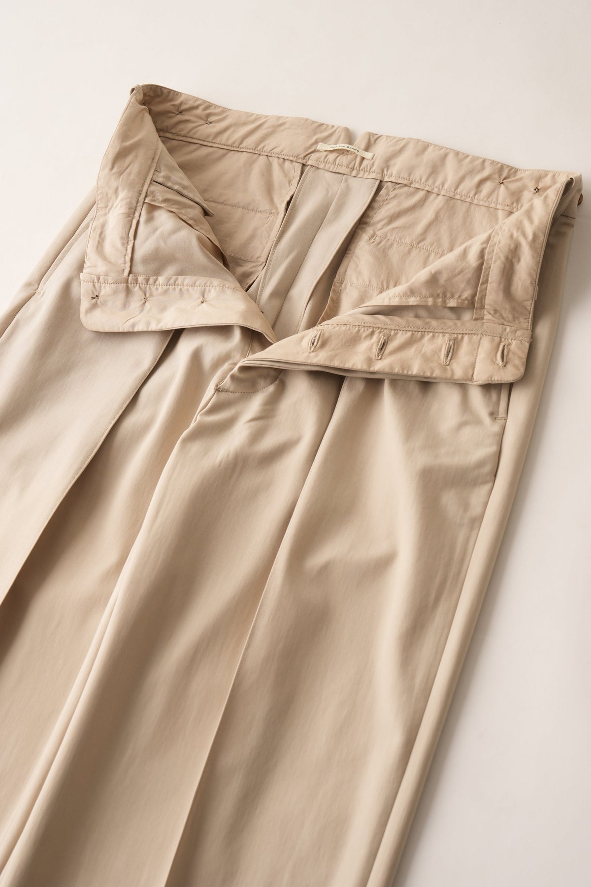 ○OLD JOE - DOUBLE-PLEATED BUGS TROUSER - DUNE