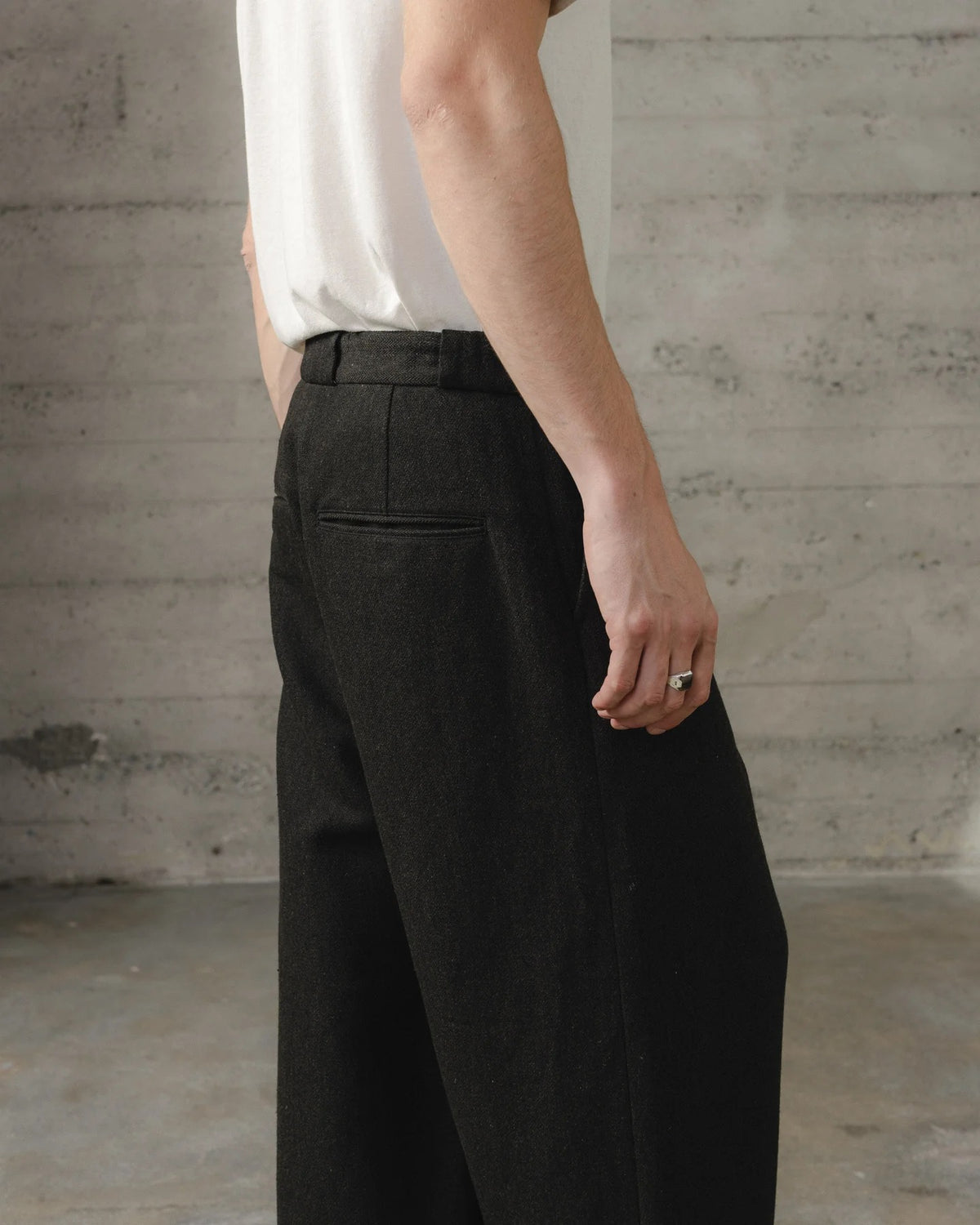 evan kinori - FLAT FRONT PANT WOOL/LIN H-BONE - BLACK/BROWN