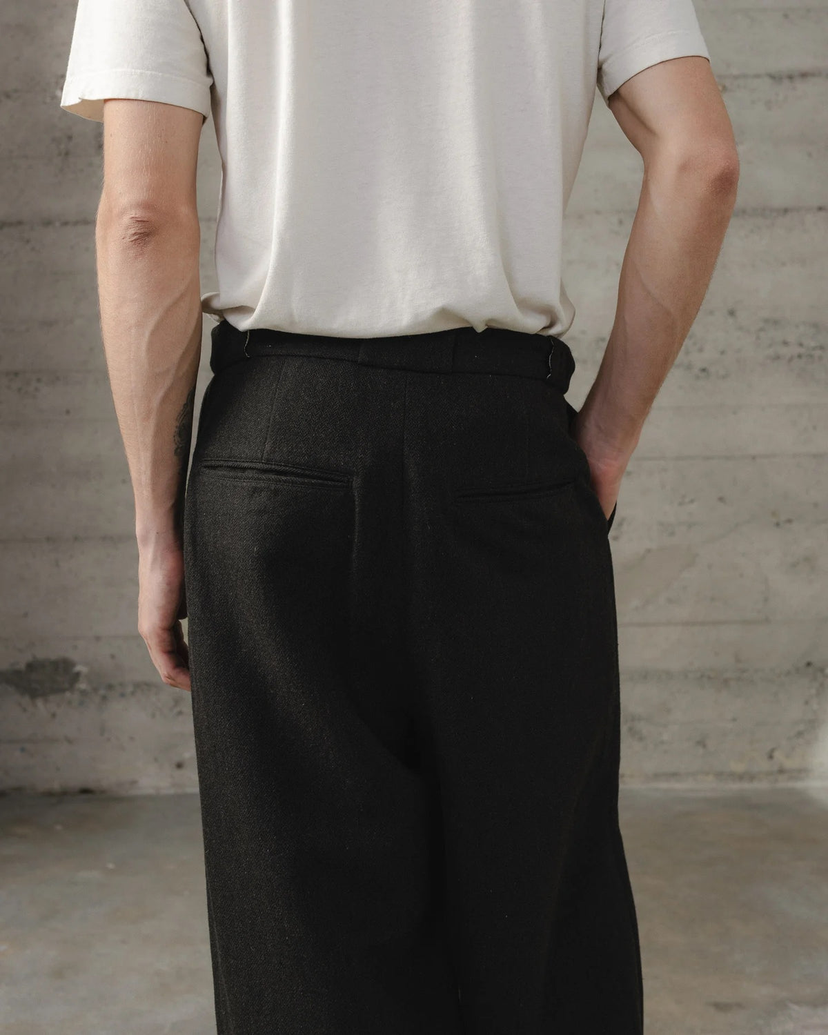 evan kinori - FLAT FRONT PANT WOOL/LIN H-BONE - BLACK/BROWN