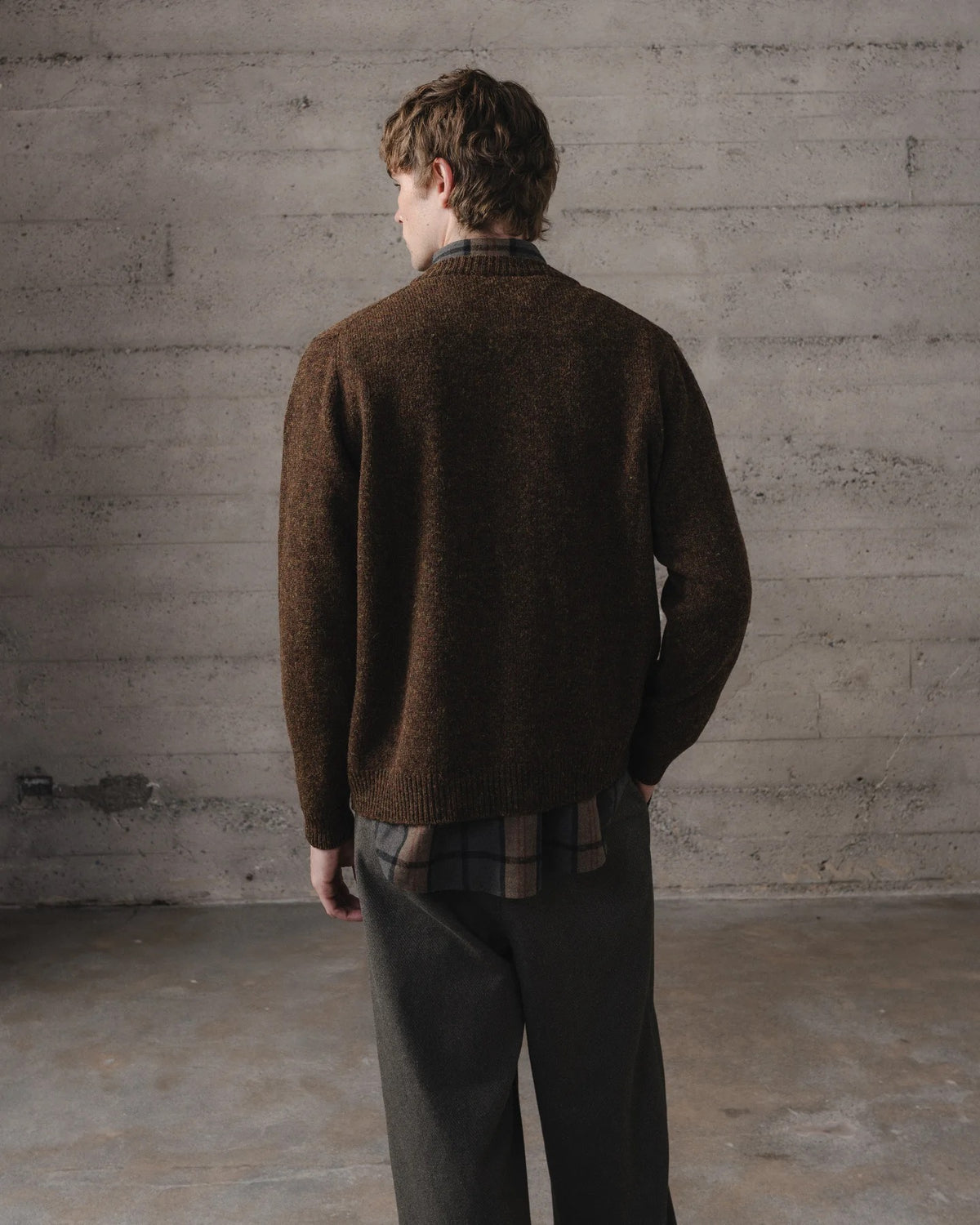 evan kinori - CREWNECK CARDIGAN TOP DYED WOOL - DARK OLIVE